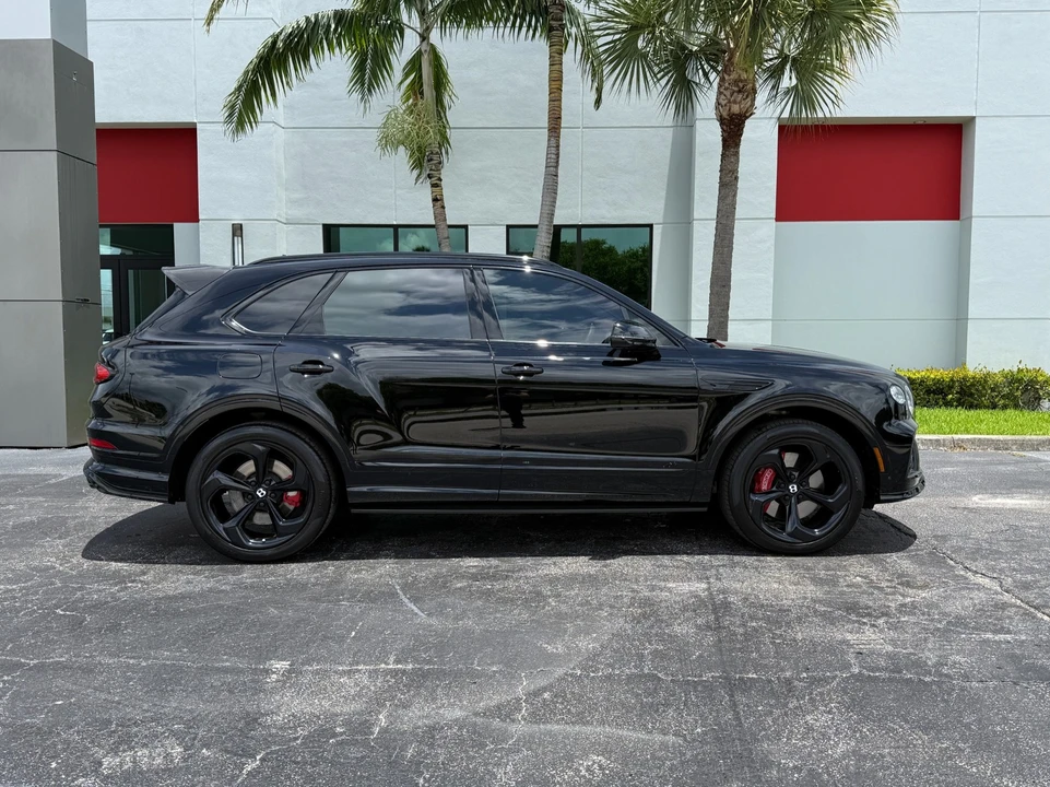 2022 Bentley Bentayga - Image 2 of 31