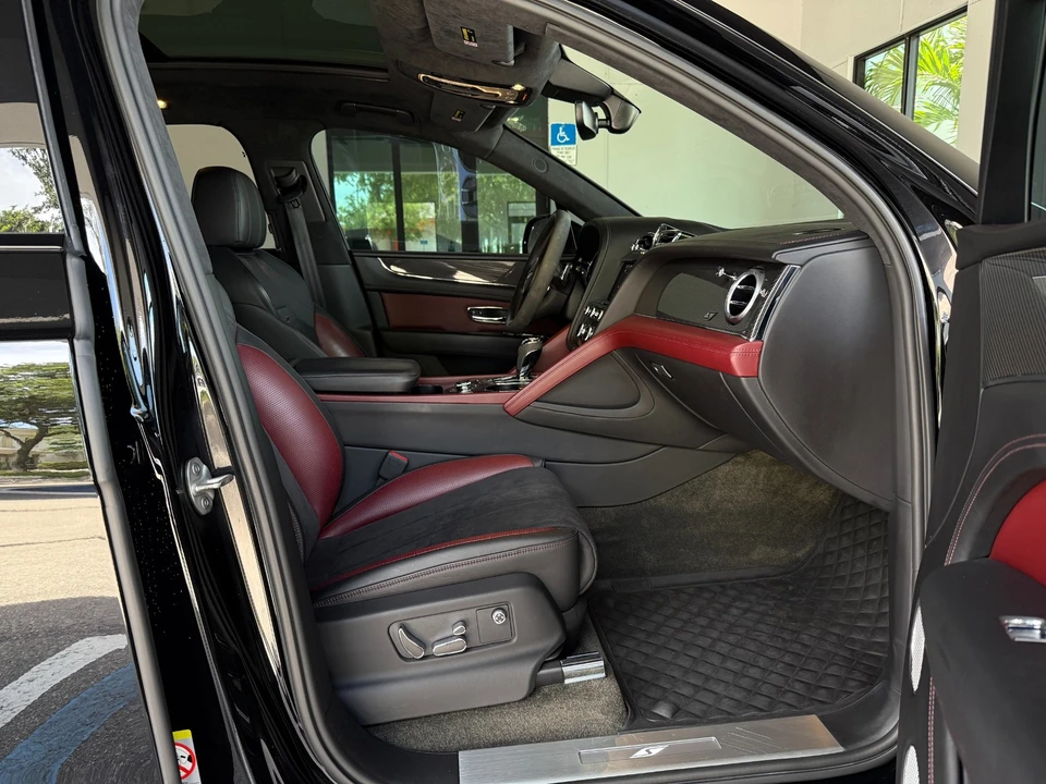 2022 Bentley Bentayga - Image 30 of 31