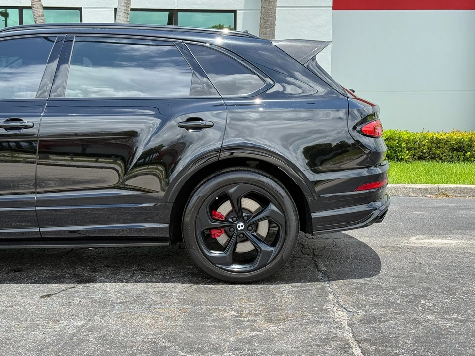 2022 Bentley Bentayga - Image 14 of 31