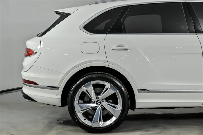 2022 Bentley Bentayga - Image 13 of 21