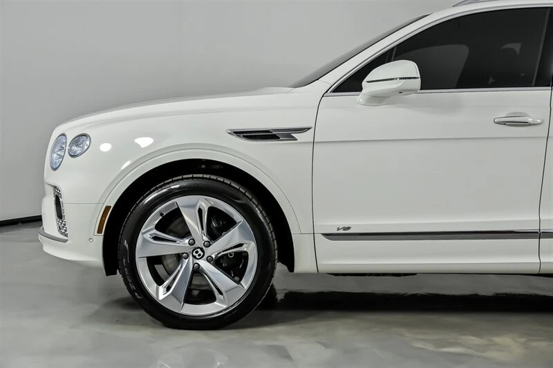 2022 Bentley Bentayga - Image 7 of 21