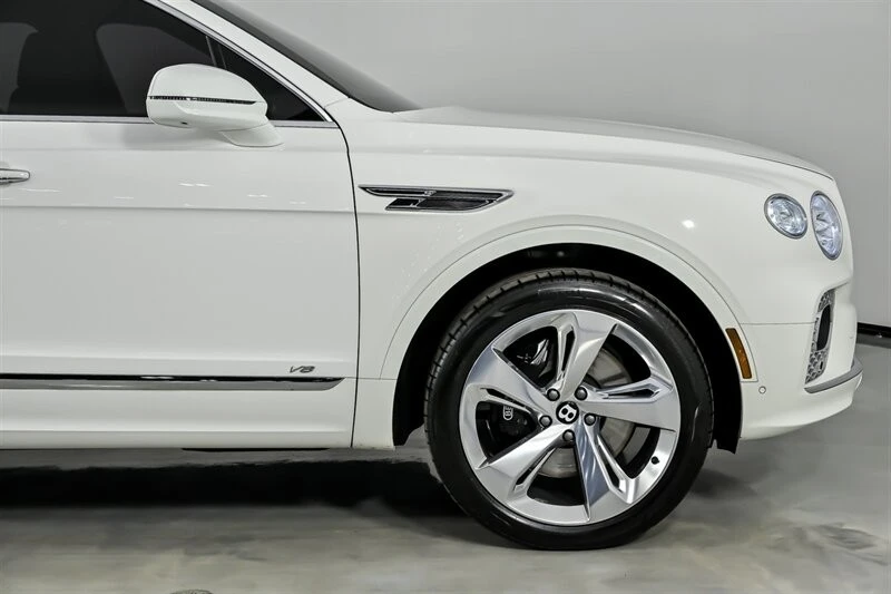 2022 Bentley Bentayga - Image 15 of 21