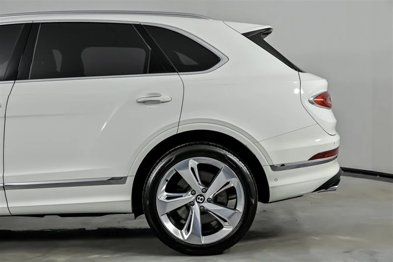 2022 Bentley Bentayga - Image 9 of 21