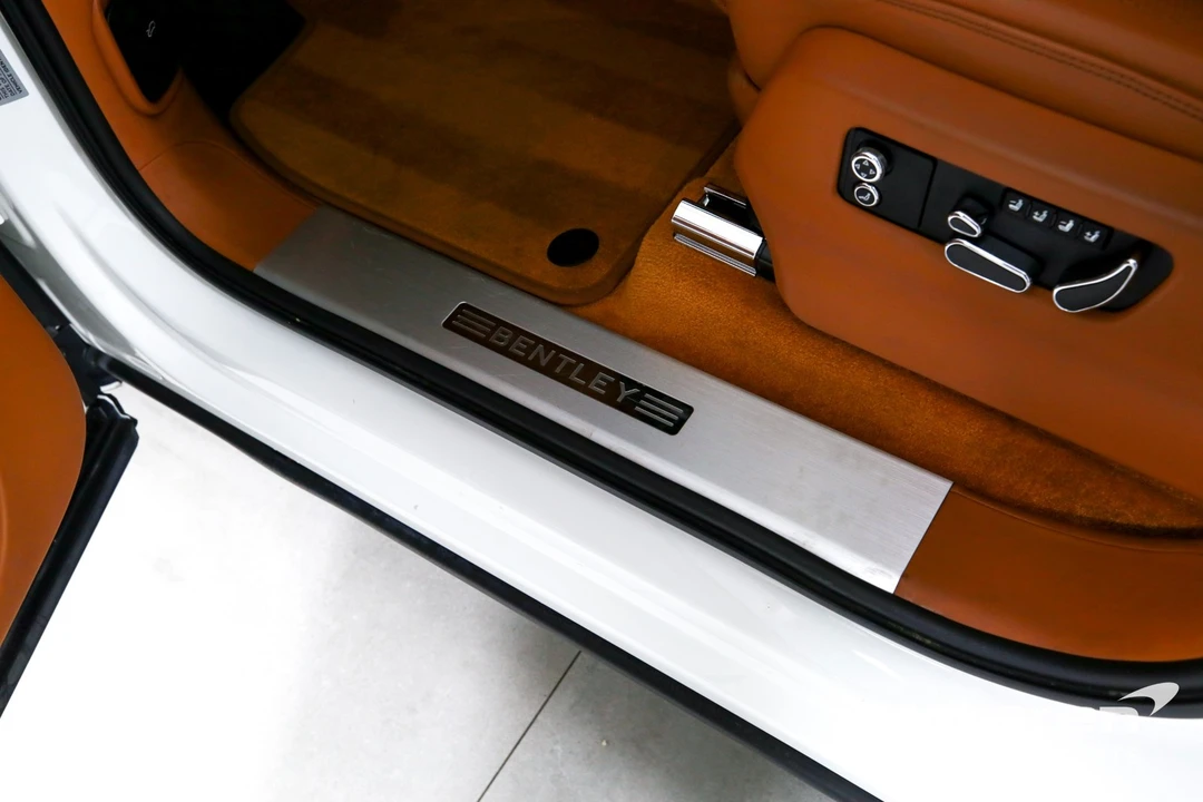 2022 Bentley Bentayga - Image 16 of 21