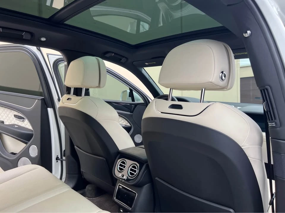 2022 Bentley Bentayga - Image 18 of 20