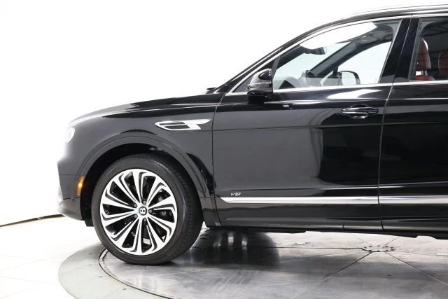2022 Bentley Bentayga - Image 7 of 31