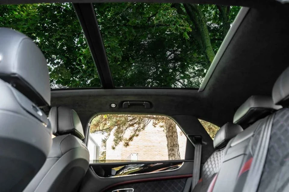 2022 Bentley Bentayga - Image 15 of 16