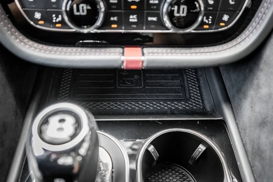 2022 Bentley Bentayga - Image 16 of 19