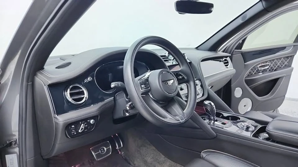 2022 Bentley Bentayga - Image 18 of 20