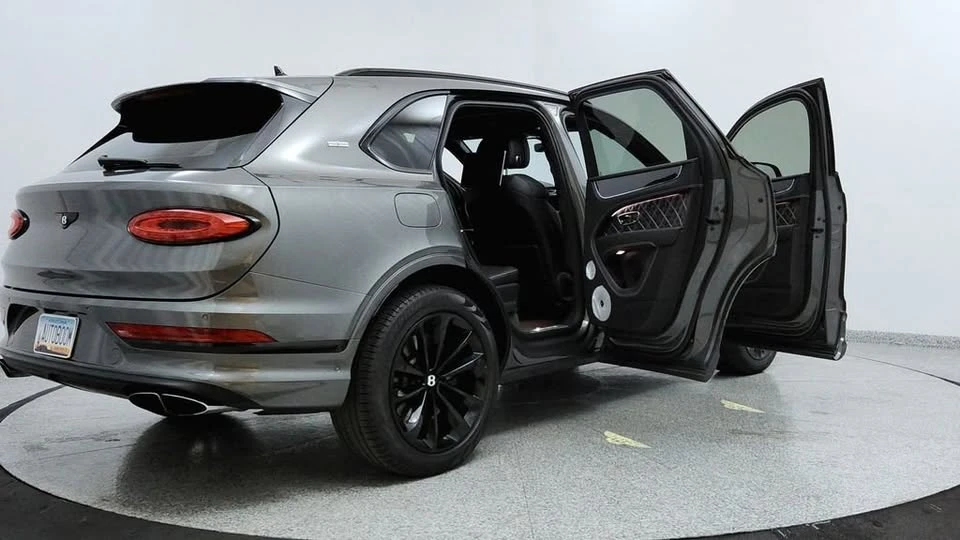 2022 Bentley Bentayga - Image 11 of 20
