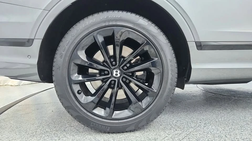 2022 Bentley Bentayga - Image 13 of 20