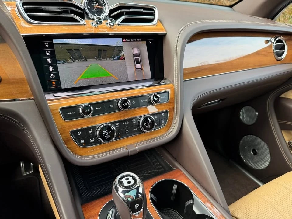 2022 Bentley Bentayga - Image 11 of 20