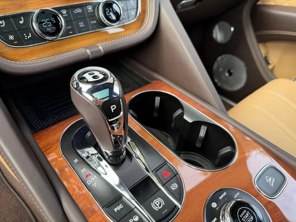 2022 Bentley Bentayga - Image 13 of 20