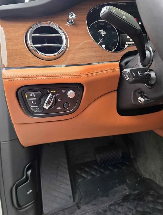 2022 Bentley Bentayga - Image 8 of 20