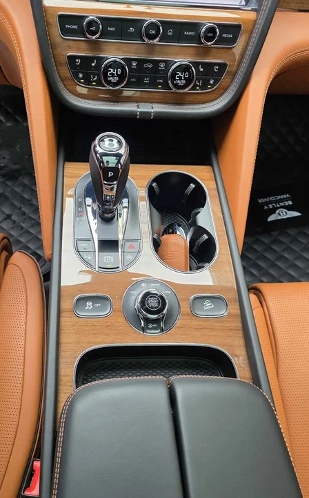 2022 Bentley Bentayga - Image 14 of 20