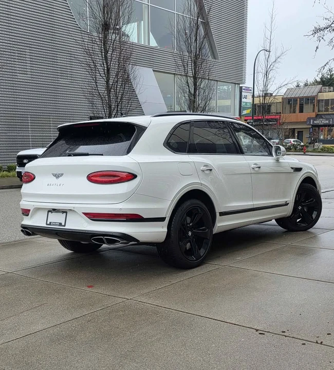 2022 Bentley Bentayga - Image 2 of 20