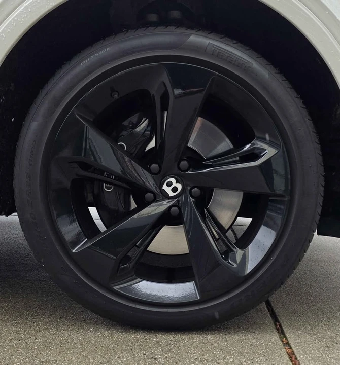 2022 Bentley Bentayga - Image 18 of 20