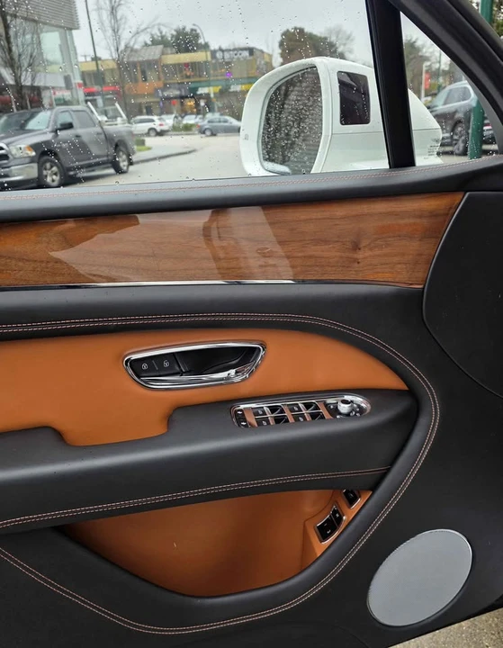 2022 Bentley Bentayga - Image 7 of 20