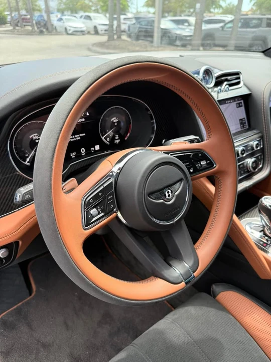 2022 Bentley Bentayga - Image 16 of 20