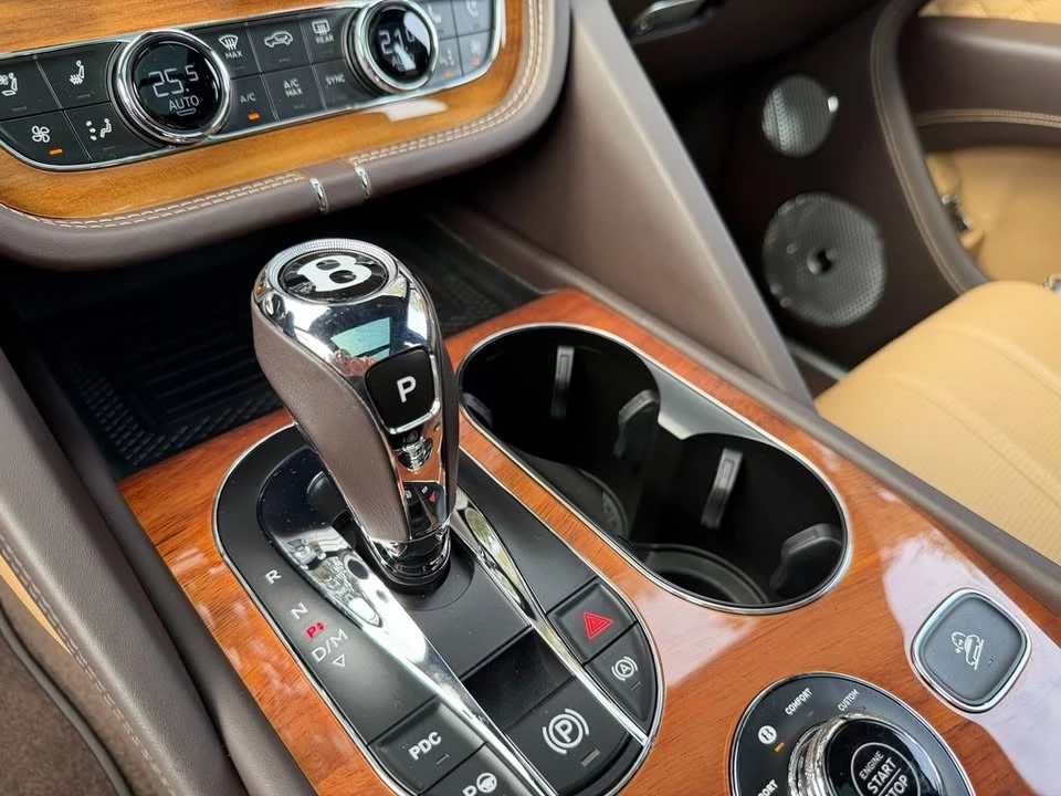 2022 Bentley Bentayga - Image 13 of 20