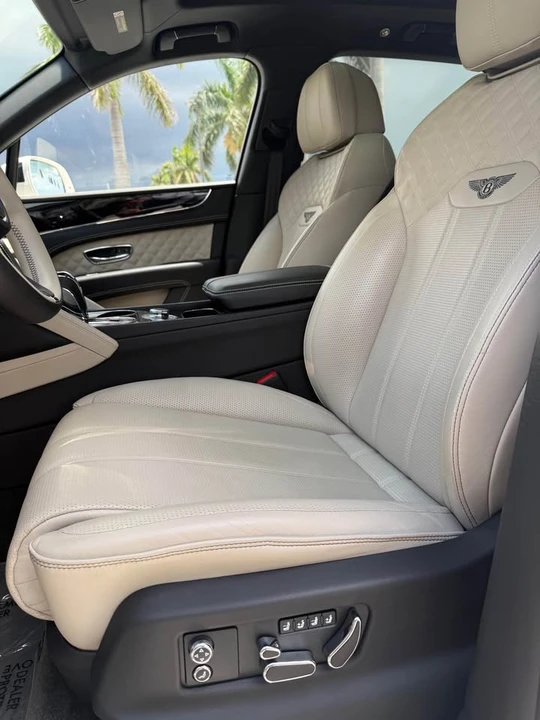 2022 Bentley Bentayga Mulliner - Image 11 of 20