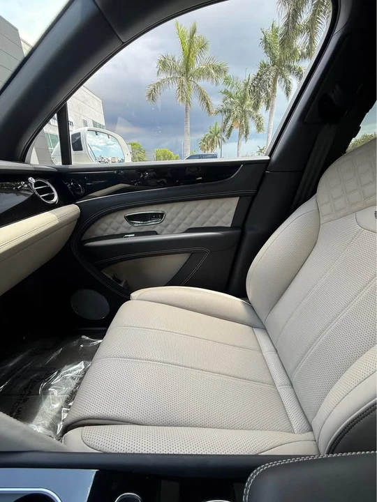 2022 Bentley Bentayga Mulliner - Image 12 of 20