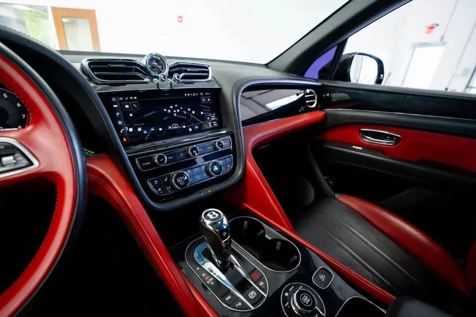 2022 Bentley Bentayga - Image 10 of 16
