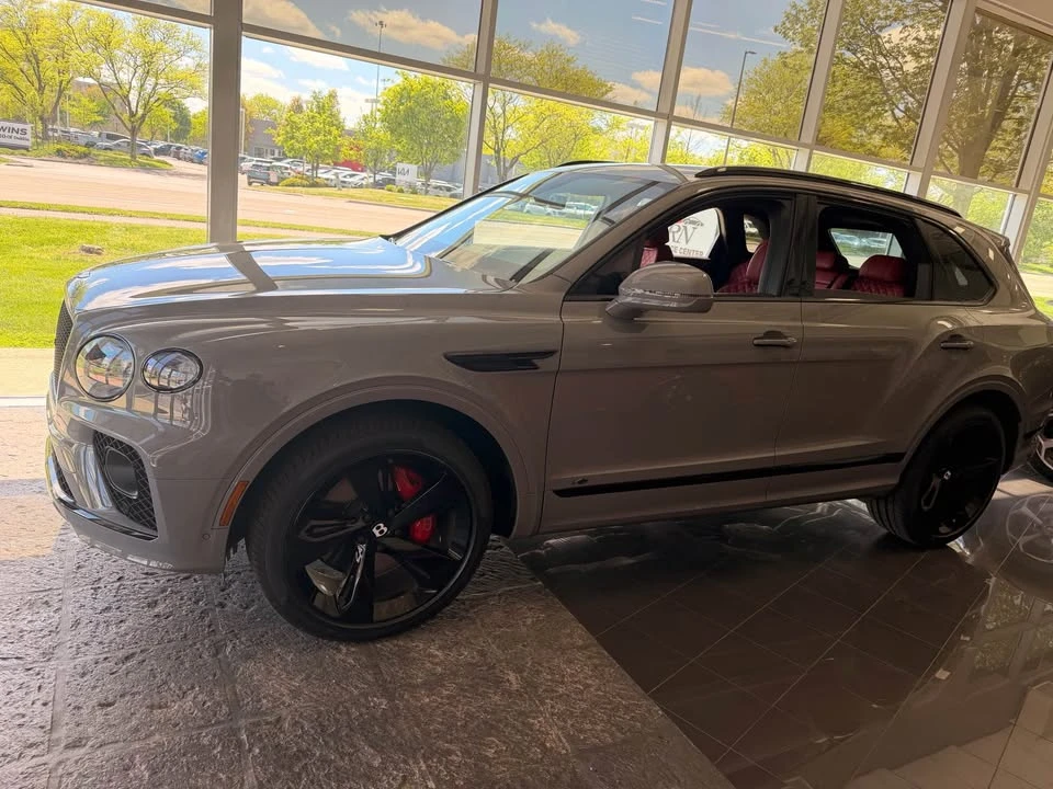 2022 Bentley Bentayga - Image 2 of 5