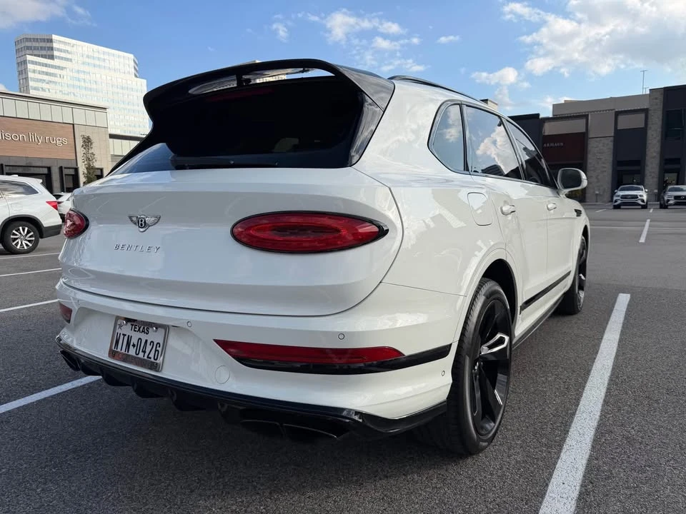 2022 Bentley Bentayga - Image 10 of 11