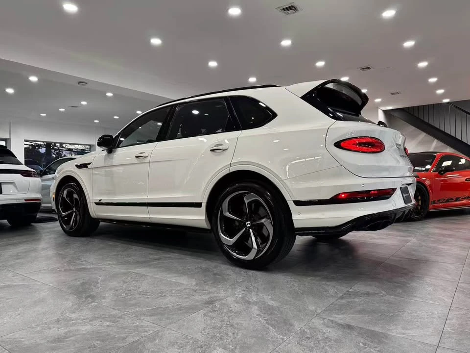 2022 Bentley Bentayga - Image 15 of 18