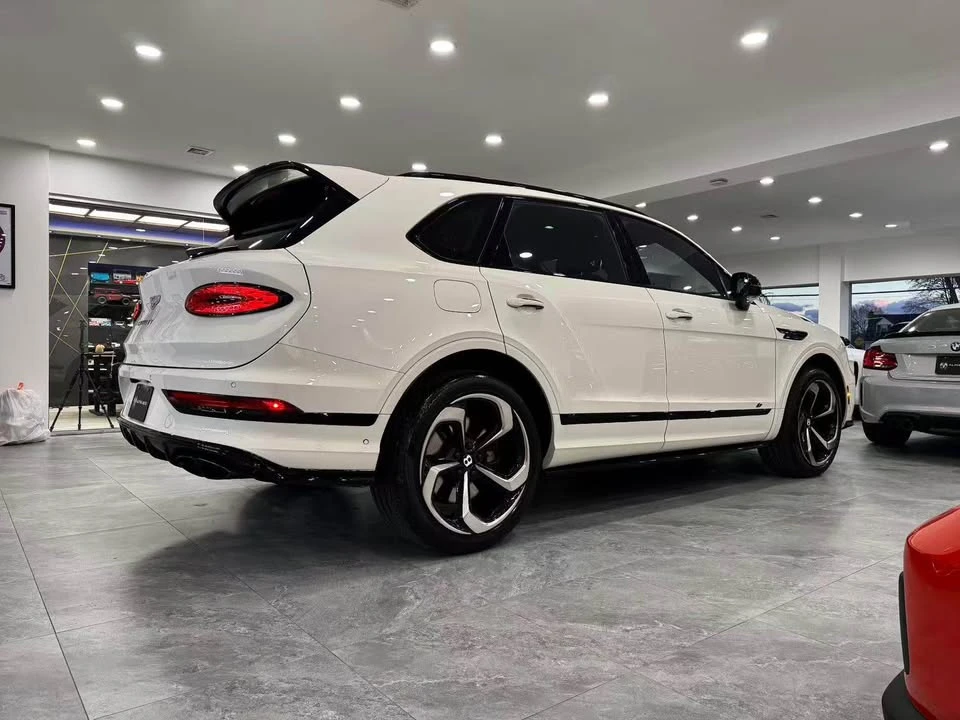 2022 Bentley Bentayga - Image 17 of 18