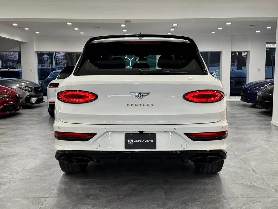 2022 Bentley Bentayga - Image 16 of 18