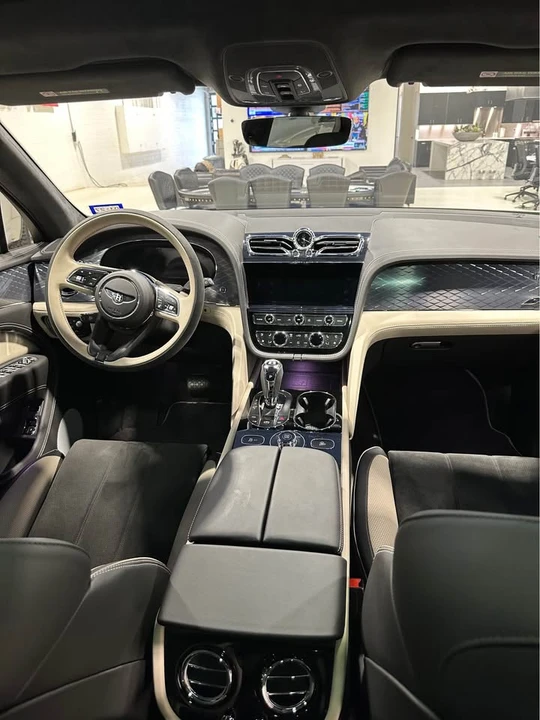 2022 Bentley Bentayga - Image 13 of 15
