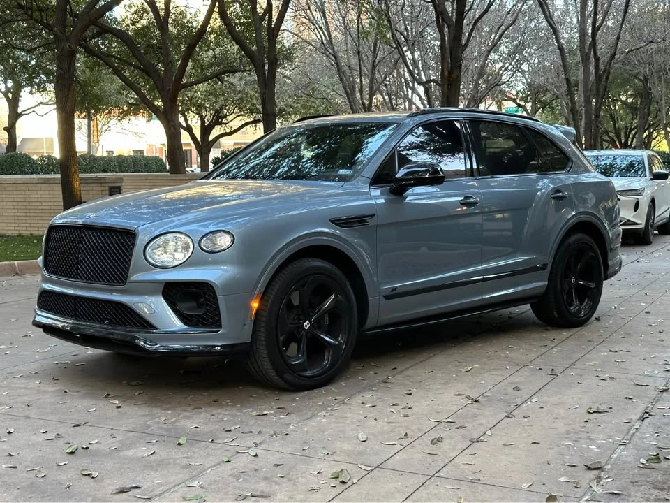 2022 Bentley Bentayga - Image 2 of 15