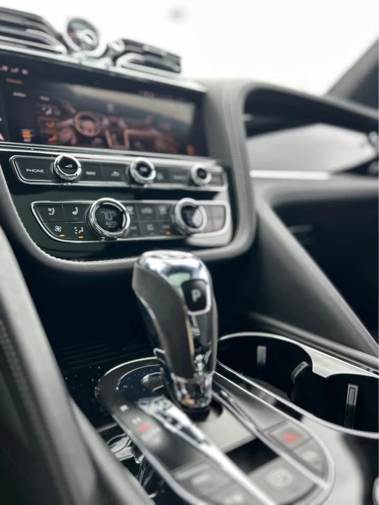 2022 Bentley Bentayga - Image 18 of 19