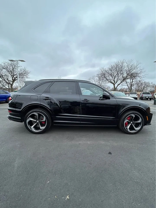 2022 Bentley Bentayga - Image 8 of 19