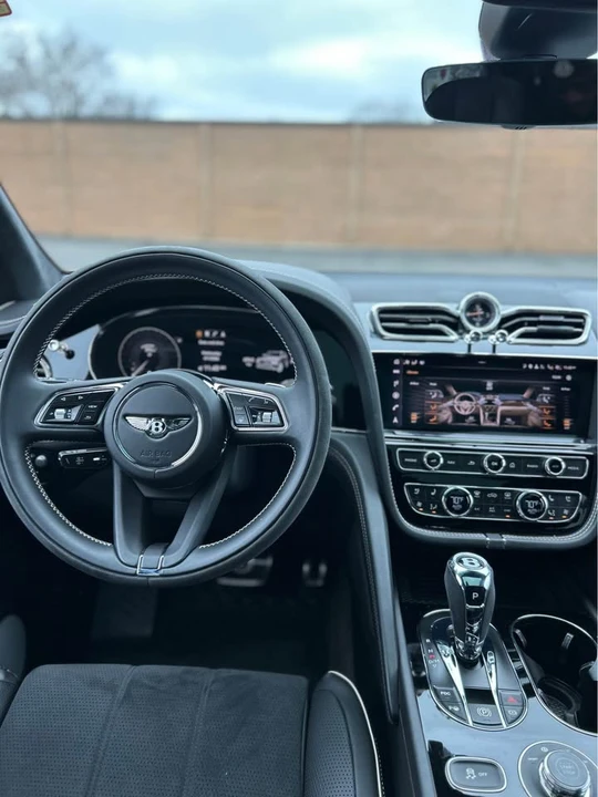 2022 Bentley Bentayga - Image 13 of 19