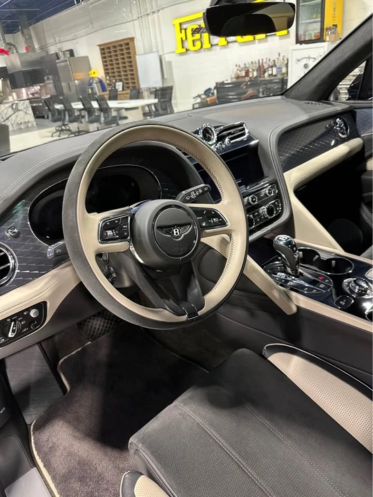 2022 Bentley Bentayga - Image 8 of 15