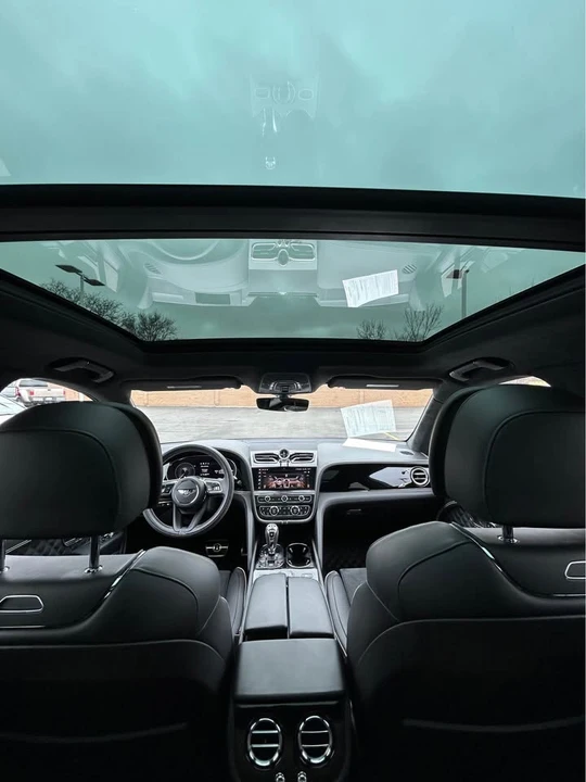 2022 Bentley Bentayga - Image 11 of 19