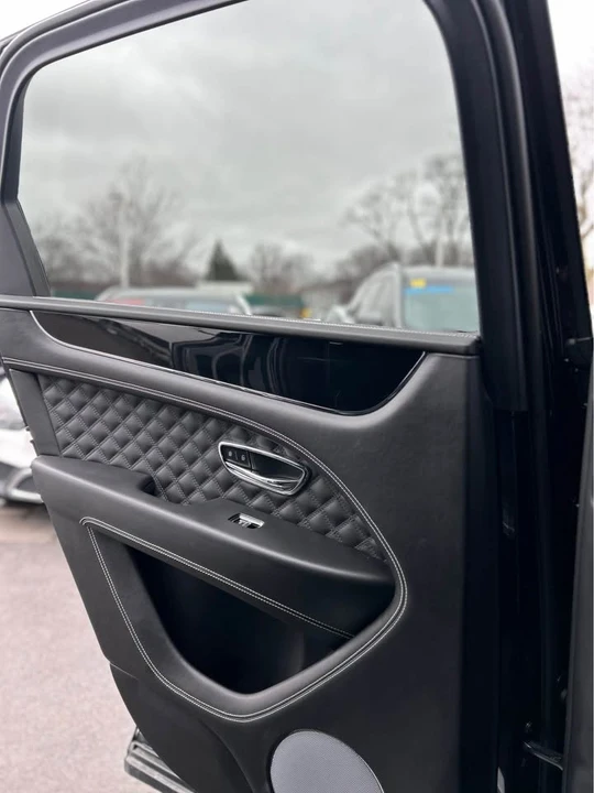 2022 Bentley Bentayga - Image 14 of 19