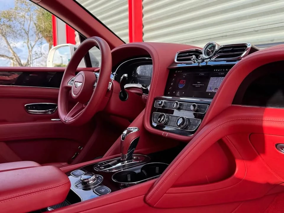 2022 Bentley Bentayga - Image 11 of 13