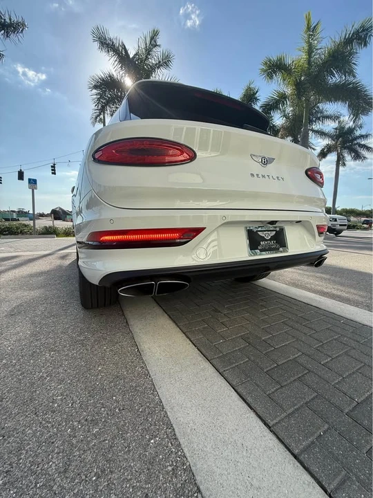 2022 Bentley Bentayga - Image 7 of 20
