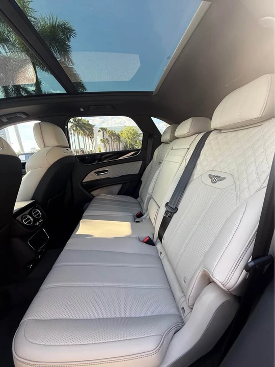 2022 Bentley Bentayga - Image 19 of 20