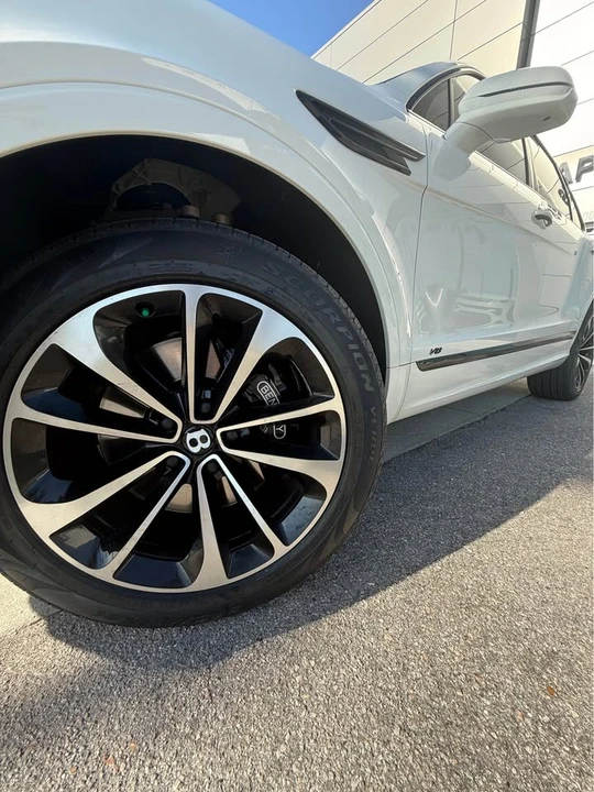 2022 Bentley Bentayga - Image 9 of 20