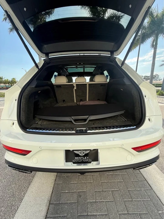2022 Bentley Bentayga - Image 8 of 20