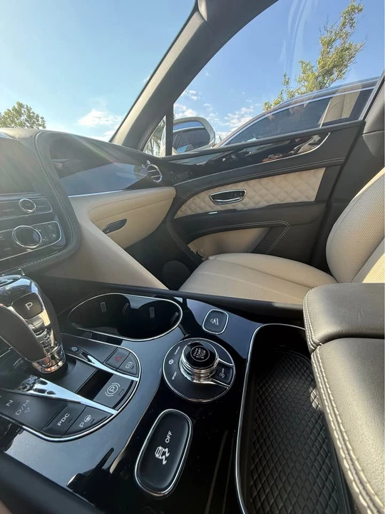 2022 Bentley Bentayga - Image 18 of 20
