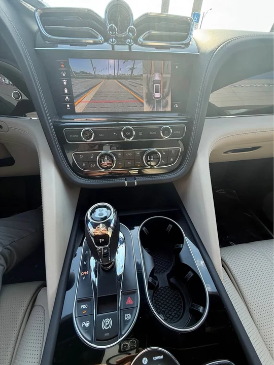 2022 Bentley Bentayga - Image 17 of 20