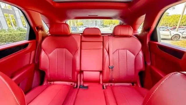 2022 Bentley Bentayga - Image 18 of 20