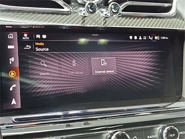 2022 Bentley Bentayga - Image 16 of 19