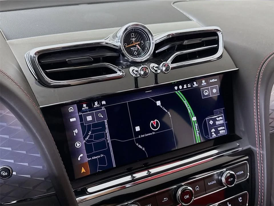 2022 Bentley Bentayga - Image 16 of 19